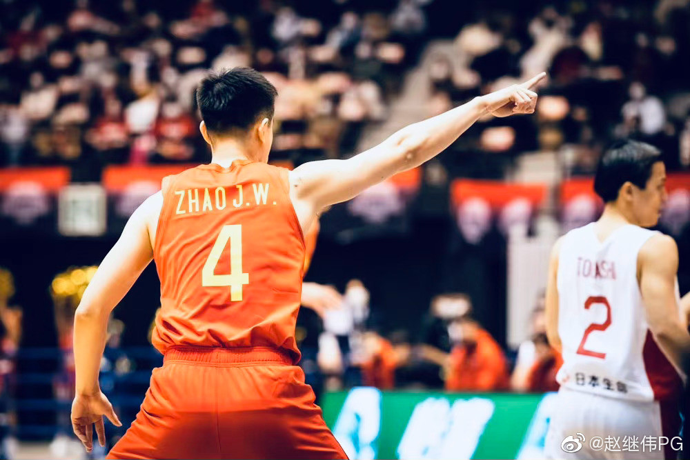 包含篮球夜战：中原飞鹰队强势横扫塞北犀牛队，速度优势明显教练团队居功至伟的词条九游体育下载