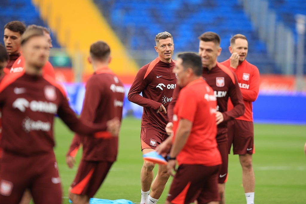 莱万多夫斯基爆冷击败拜仁，精彩发挥引爆全场！的简单介绍九游体育app