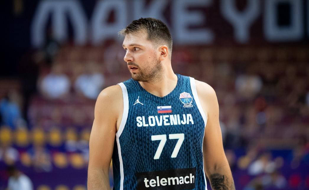 东契奇迎来十五赛季高光表现，日本队球迷沸腾！(东契奇对日本)九游体育app