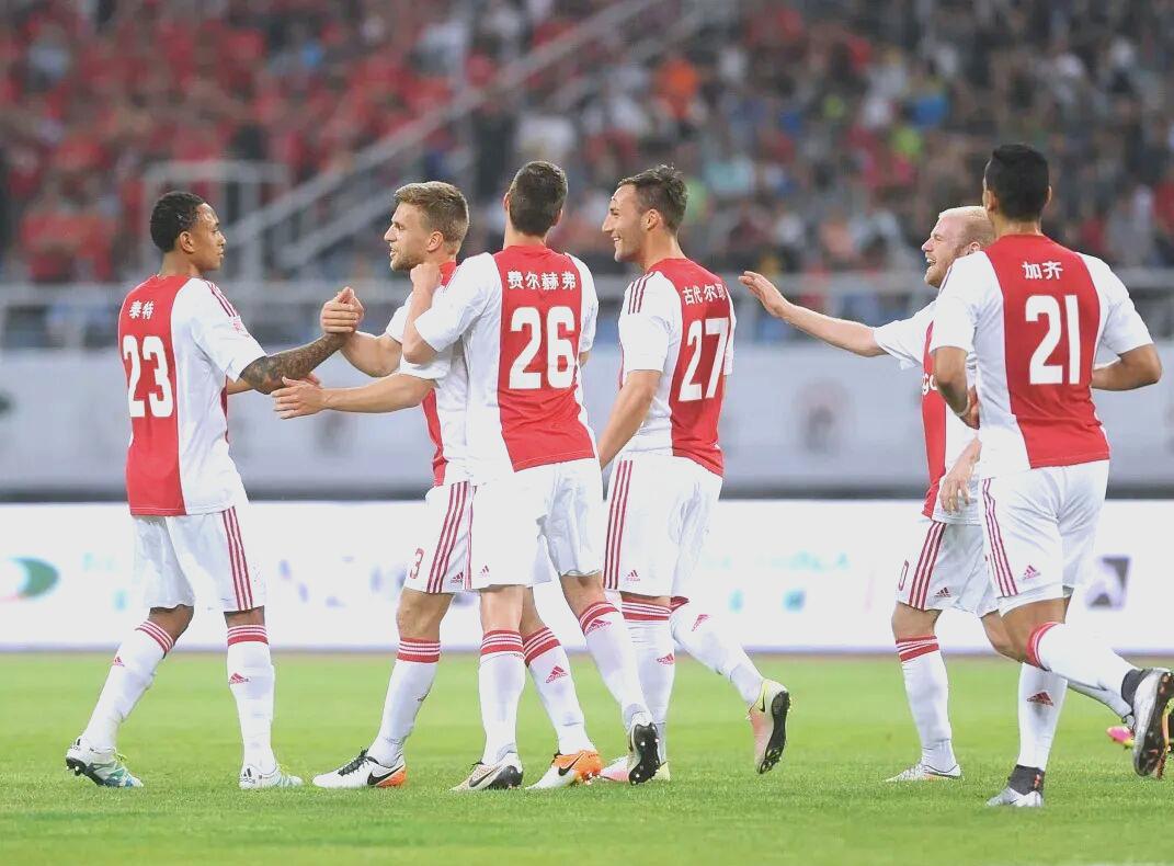 关于赛前阿贾克斯内部沟通——欧冠节点到来上海久事训练开放日，媒体一致点评：转会期上海申花调整名单以备全明星赛的信息九游体育注册